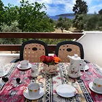 Mikro Xorio Aparthotel Vathi (Peloponnese)