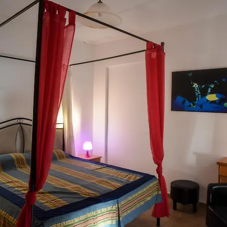 Mikro Xorio 3* Vathi (Peloponnese)