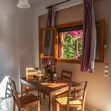 Mikro Xorio Aparthotel Vathi (Peloponnese)