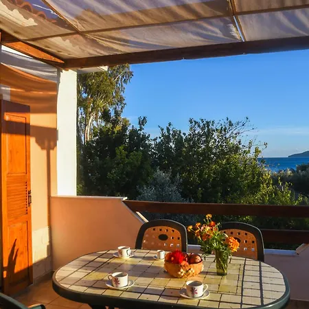 Mikro Xorio Aparthotel Vathi (Peloponnese)