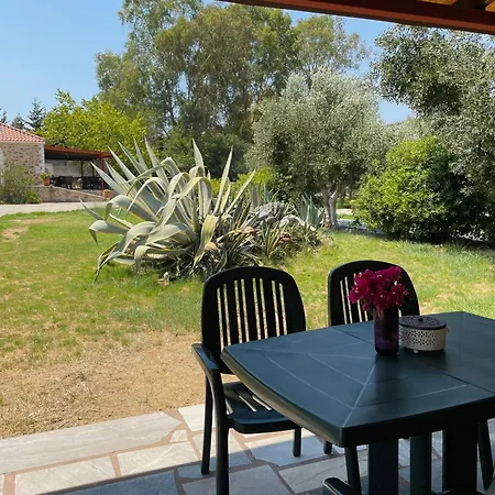 Mikro Xorio Aparthotel Vathi