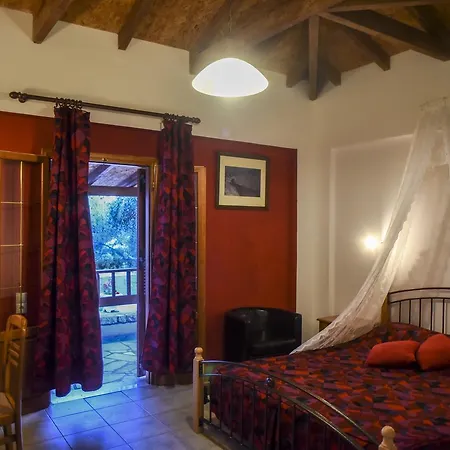 Mikro Xorio 3* Vathi (Peloponnese)