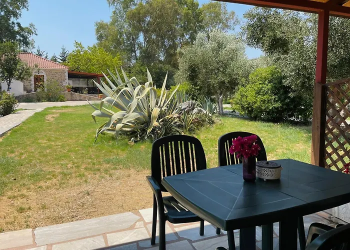 Mikro Xorio Aparthotel Vathi